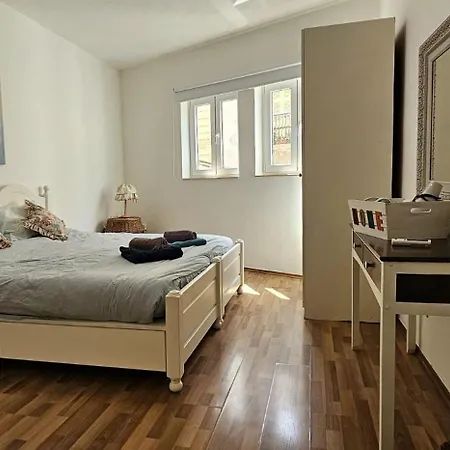 Sea Front Three Bedroom Flat In A Prime Location 6s Апартаменты Слима