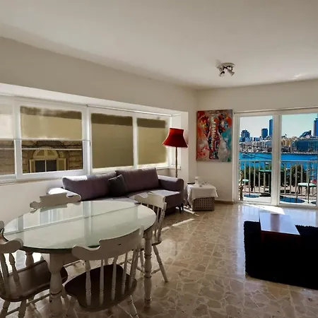 Seaview Cozy In A Prime Location 6s アパート