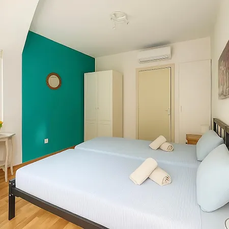 Sea Front Three Bedroom Flat In A Prime Location 6s Apartment *