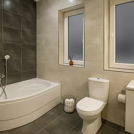 Sea Front Three Bedroom Flat In A Prime Location 6s *